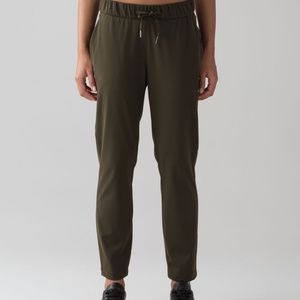 Lululemon On the Fly Pant Dark Olive NWT Sz 10